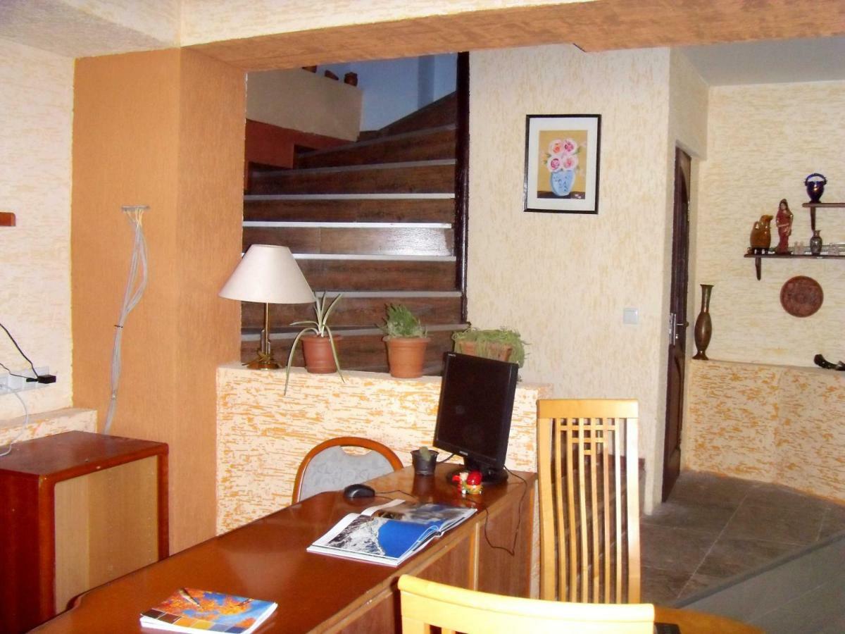 Hotel Nadikvari Тбилиси Екстериор снимка